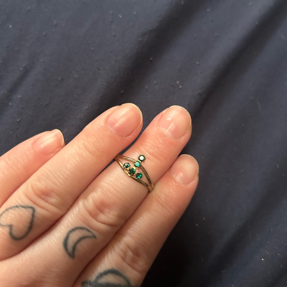 Elegant Green Gemstone Ring